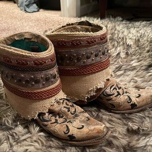 Super cute woman’s size 8 1/2 corral boots